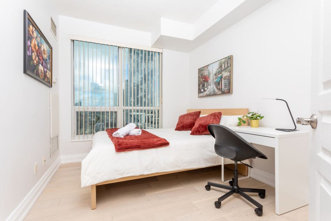 18 Yonge St #1403779P - Photo 3 of 17