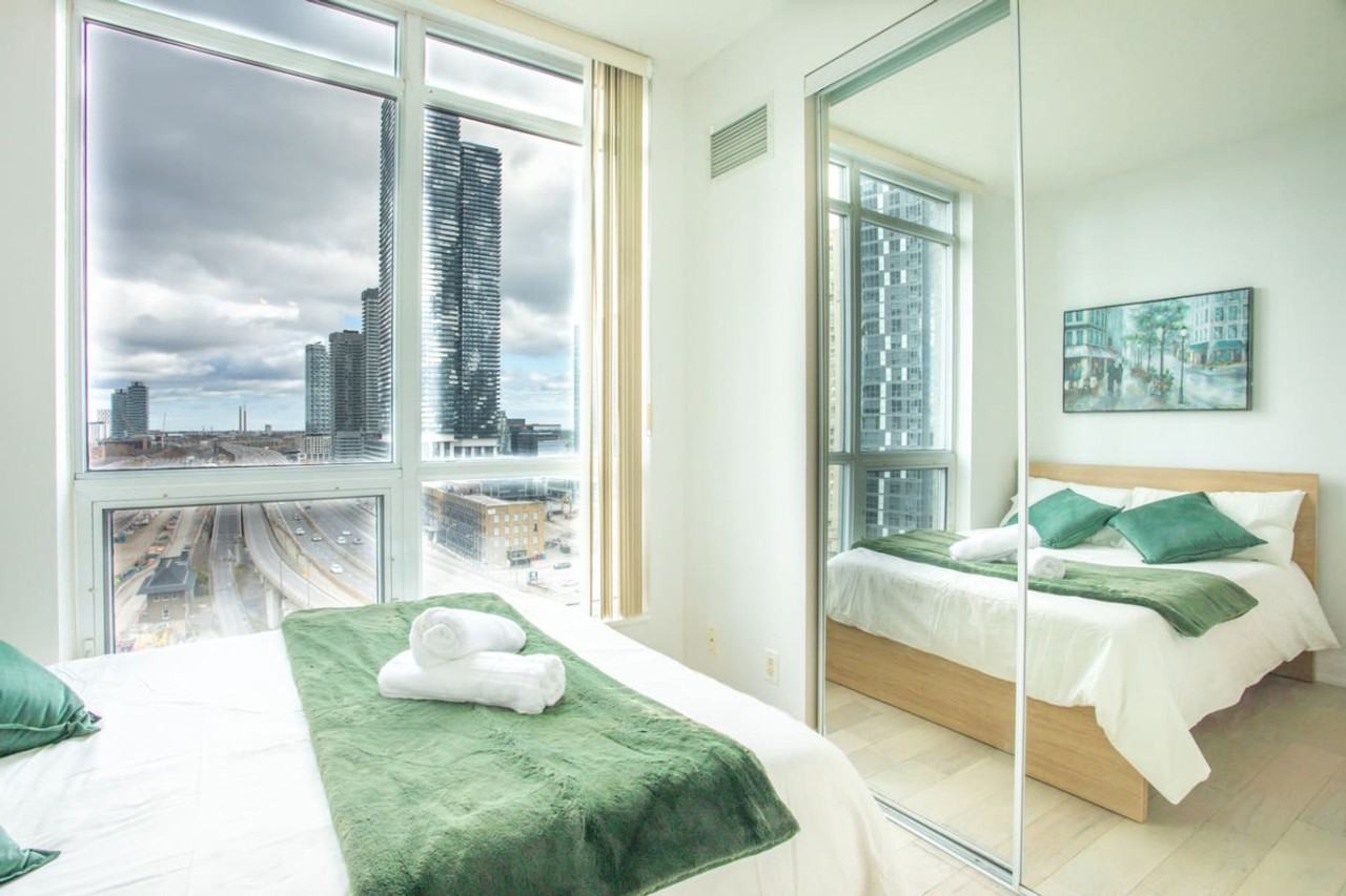 18 Yonge St #1403779P - Photo 4 of 17