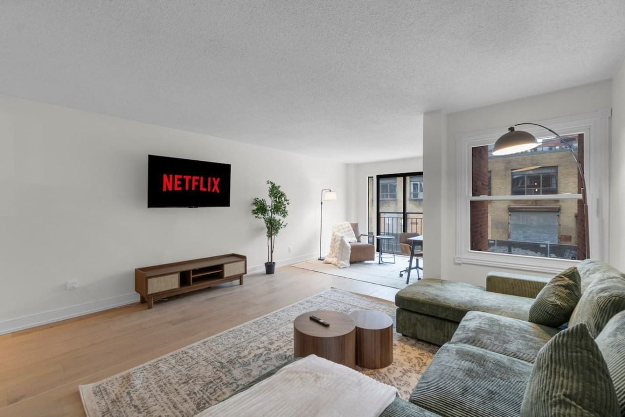 626 Adelaide St W #1403776P - Photo 3 of 38