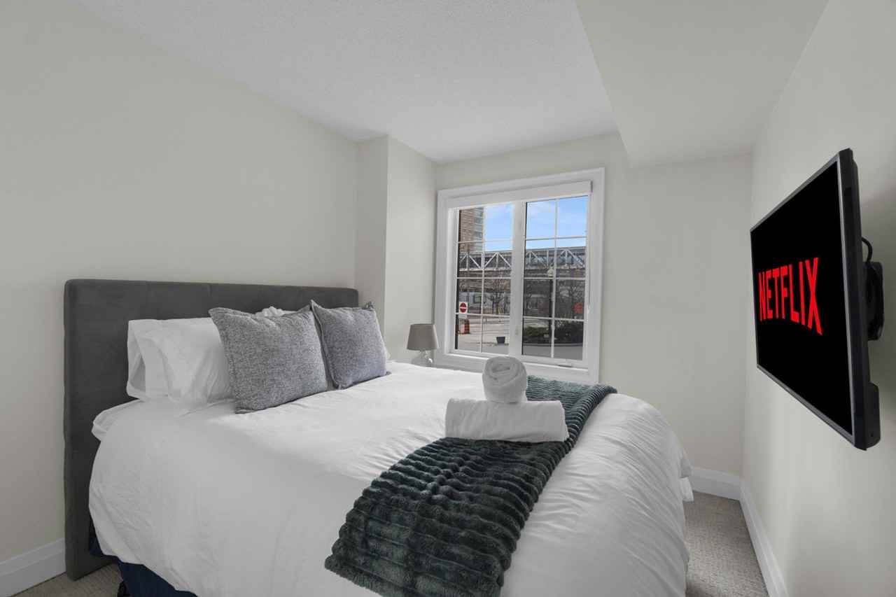 70 Douro St #1403787P - Photo 2 of 23