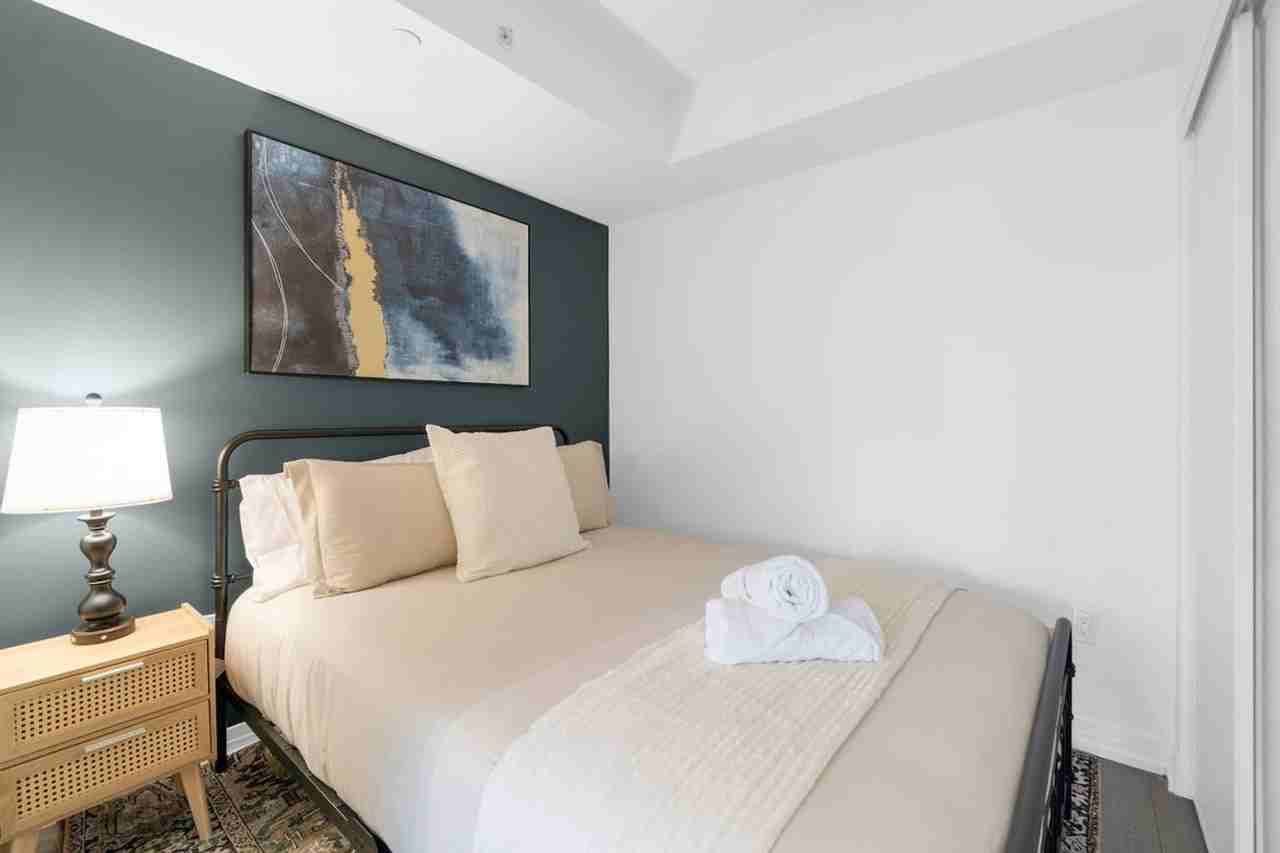 251 Jarvis St #1403770P - Photo 4 of 17