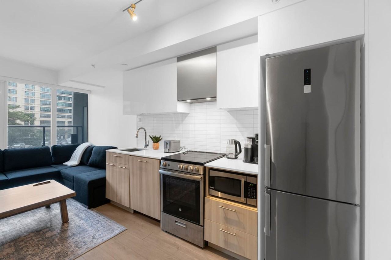 251 Jarvis St #1403770P - Photo 5 of 17