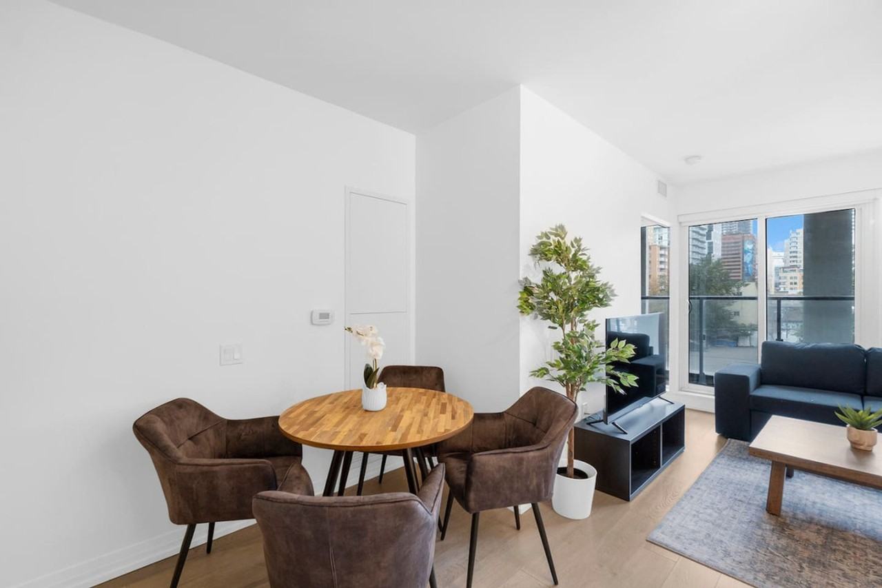 251 Jarvis St #1403770P - Photo 7 of 17