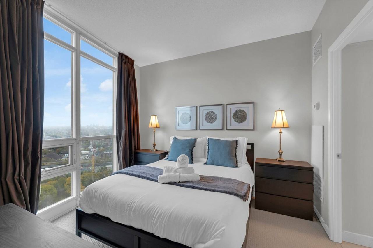 231 Fort York Blvd #1403812P - Photo 2 of 32