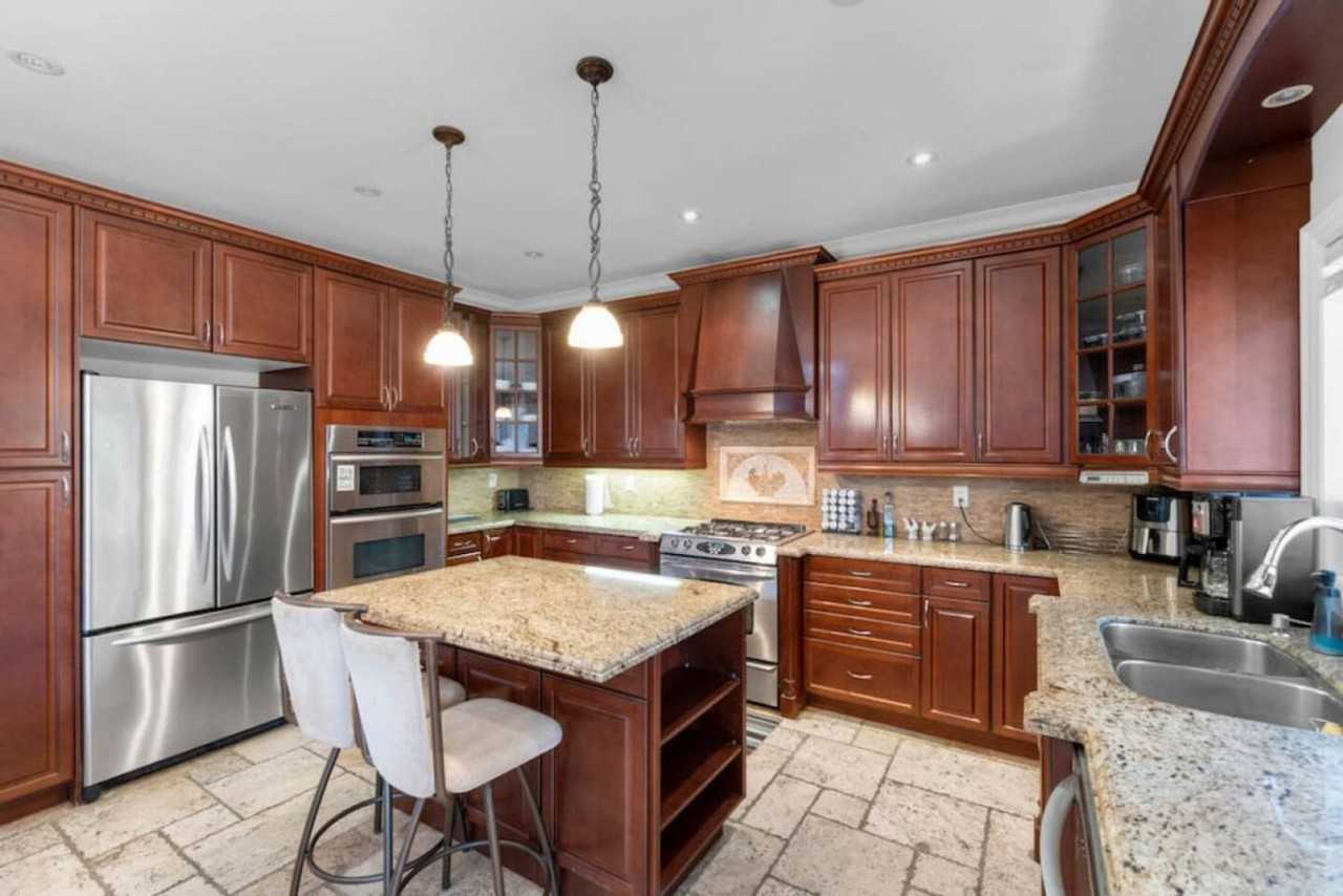 680 Browns Line #1403794P - Photo 4 of 32