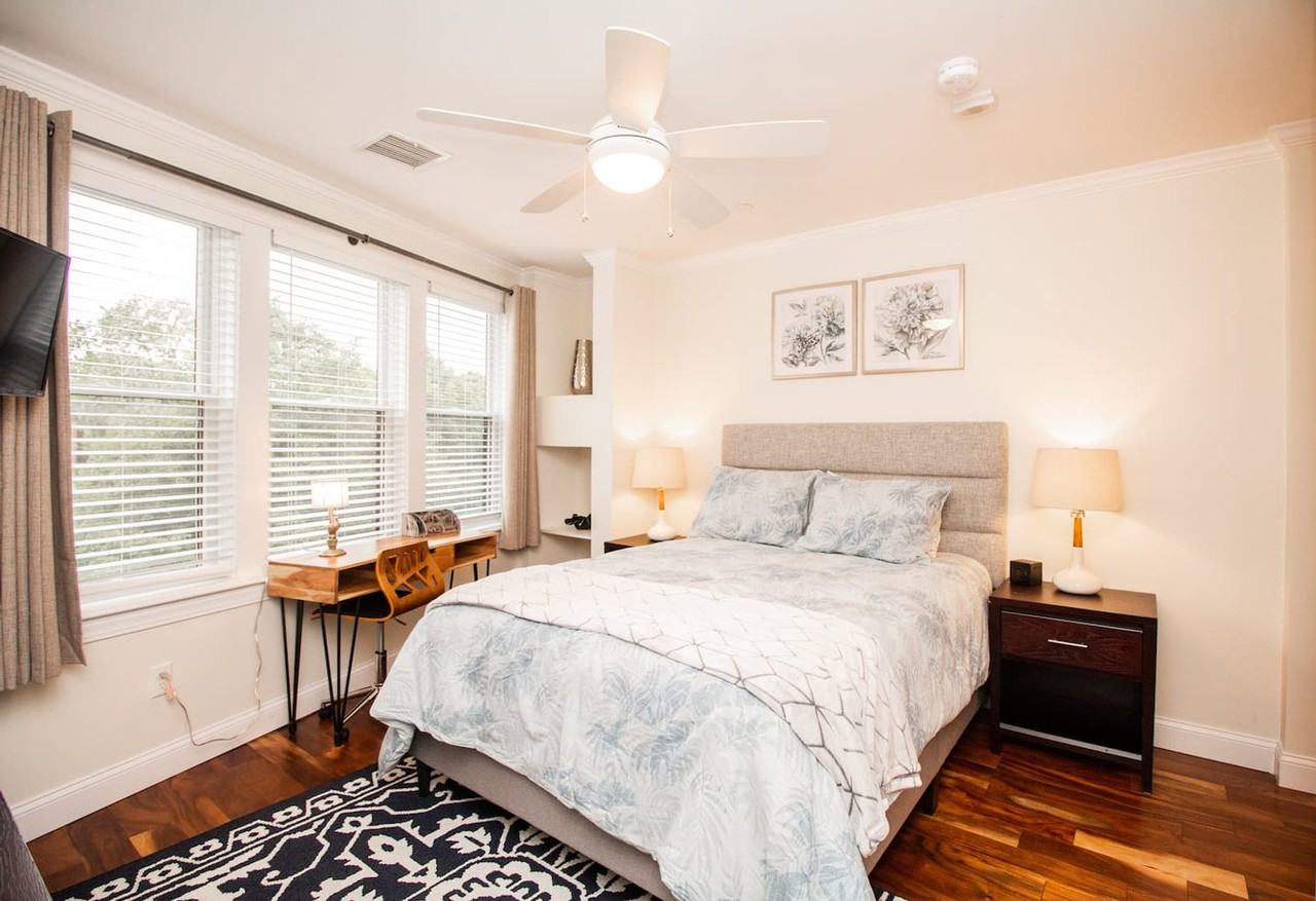 1008 Tremont St #1436051P - Photo 3 of 11