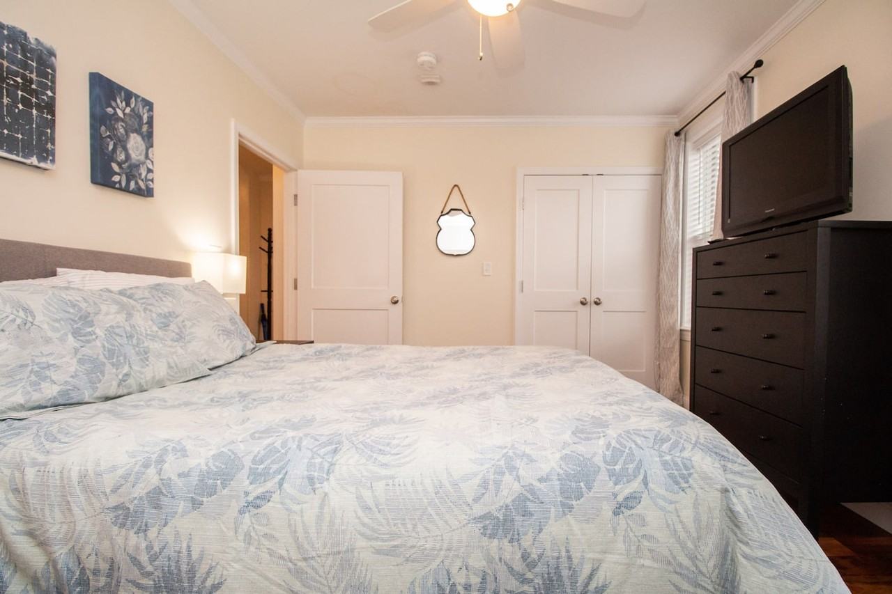 1008 Tremont St #1436051P - Photo 5 of 11