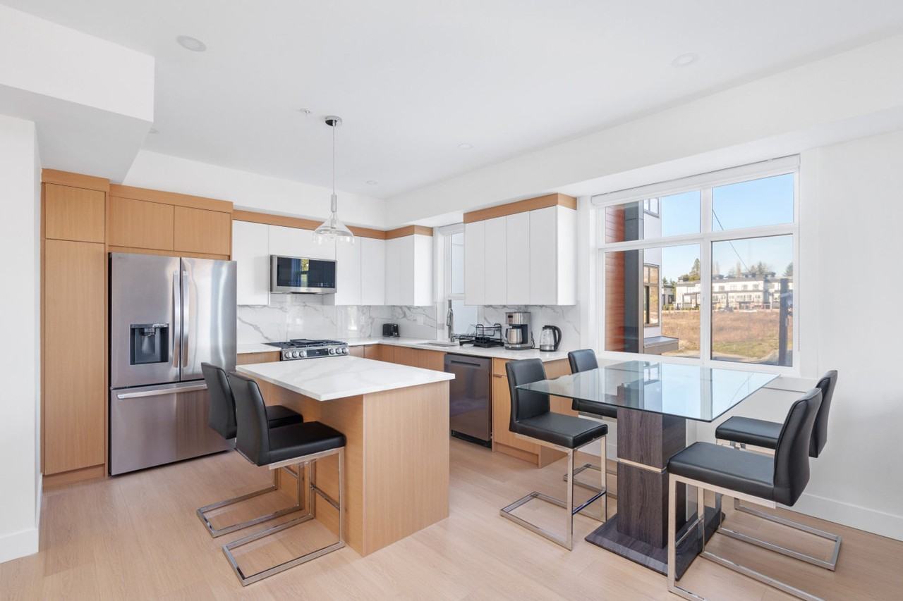 6983 204 Street #1438324P - Photo 4 of 45