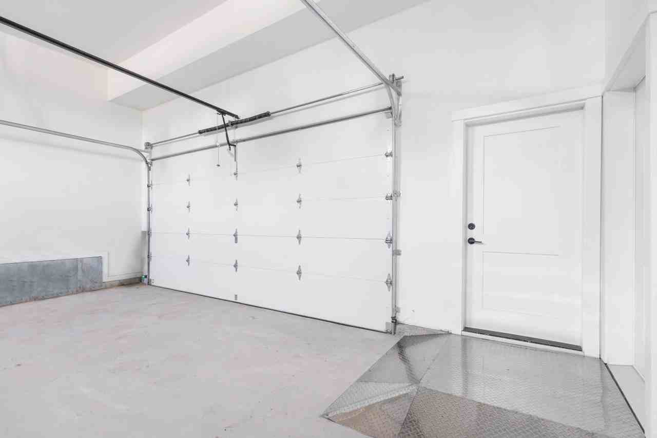 6983 204 Street #1438324P - Photo 7 of 45