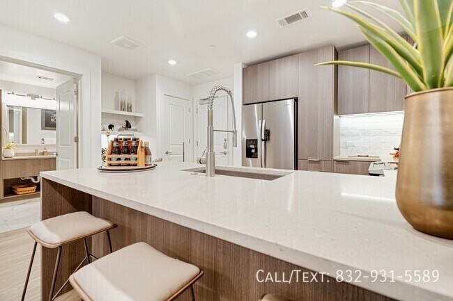 1398 Dunlavy St #HPW1 - Photo 3 of 10