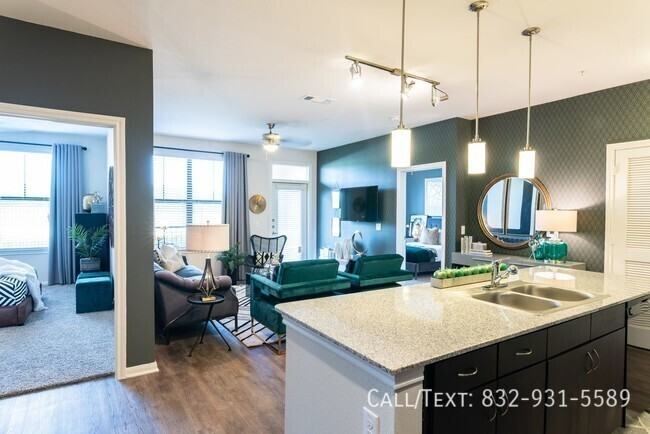 Auburn Knoll Ave #HLH - Photo 3 of 13