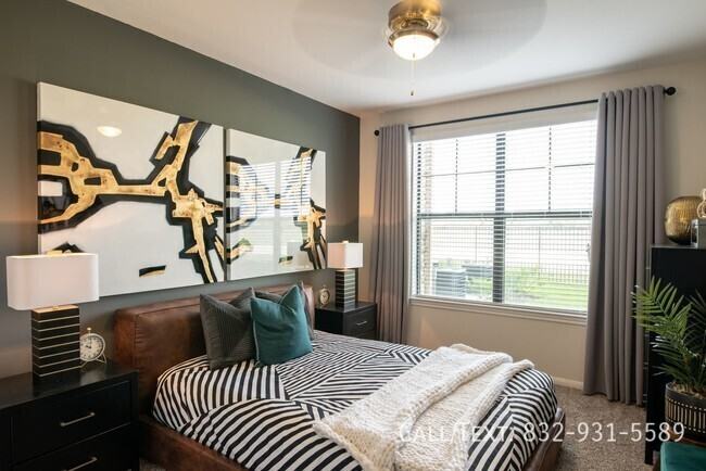 Auburn Knoll Ave #HLH - Photo 7 of 13