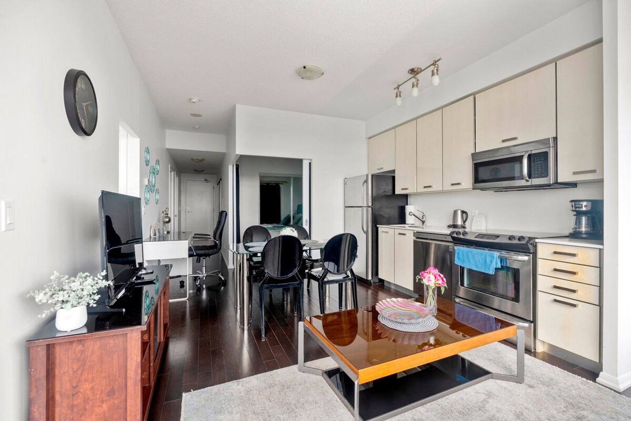 880 Bay St #1467225P - Photo 7 of 16