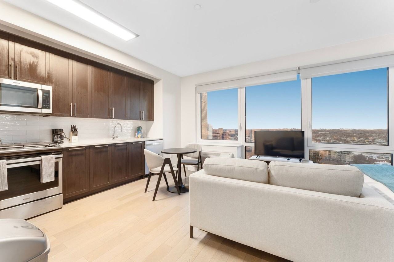 15211 89th Ave #1466803P - Photo 2 of 22