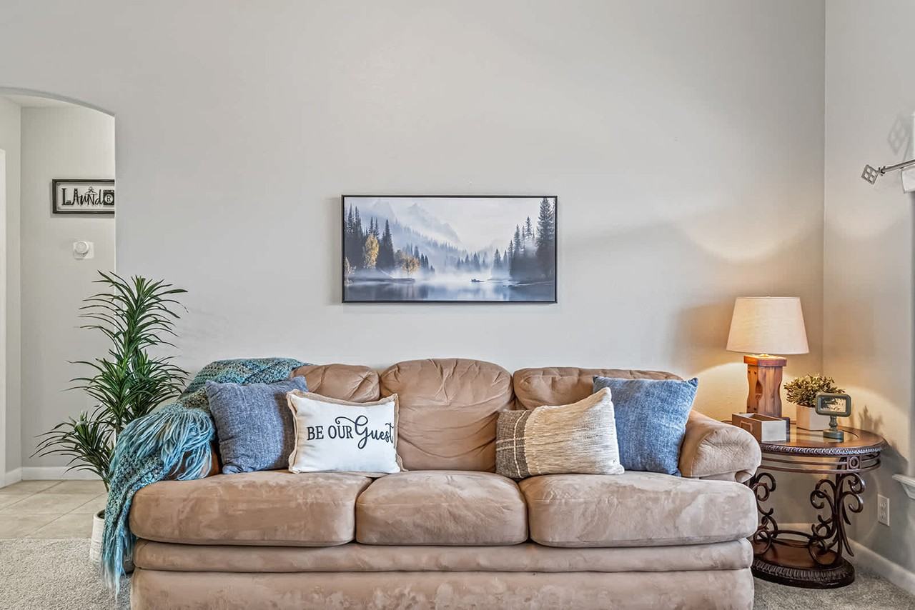 727 W Clark Ave #1470096P - Photo 3 of 36