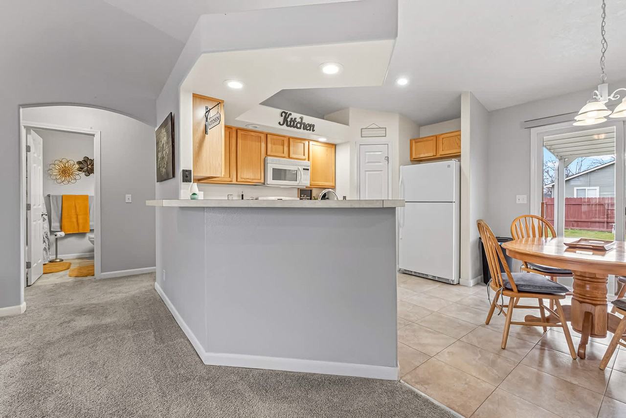 727 W Clark Ave #1470096P - Photo 7 of 36