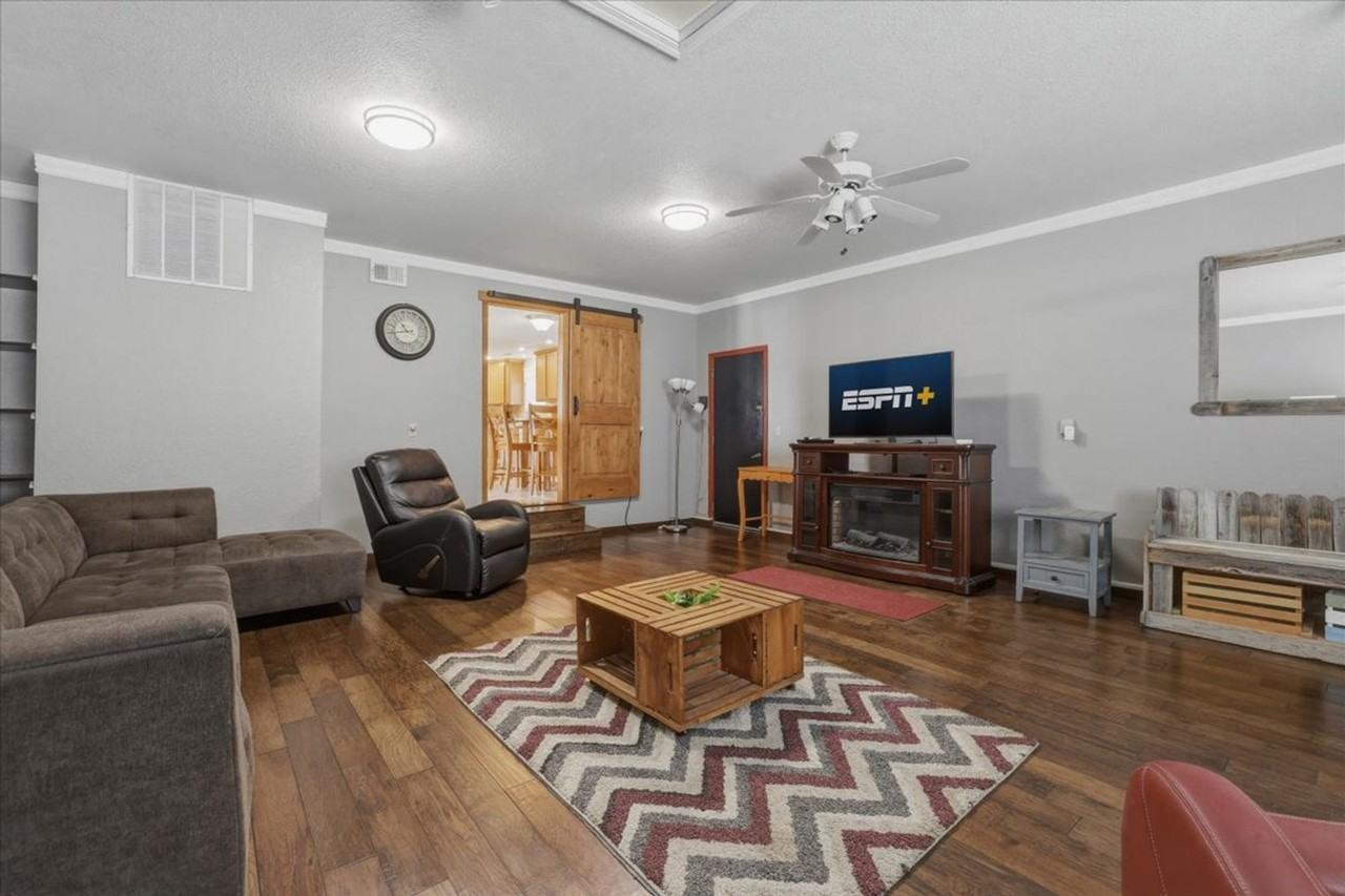 925 S Haskett St #1462221P - Photo 4 of 34