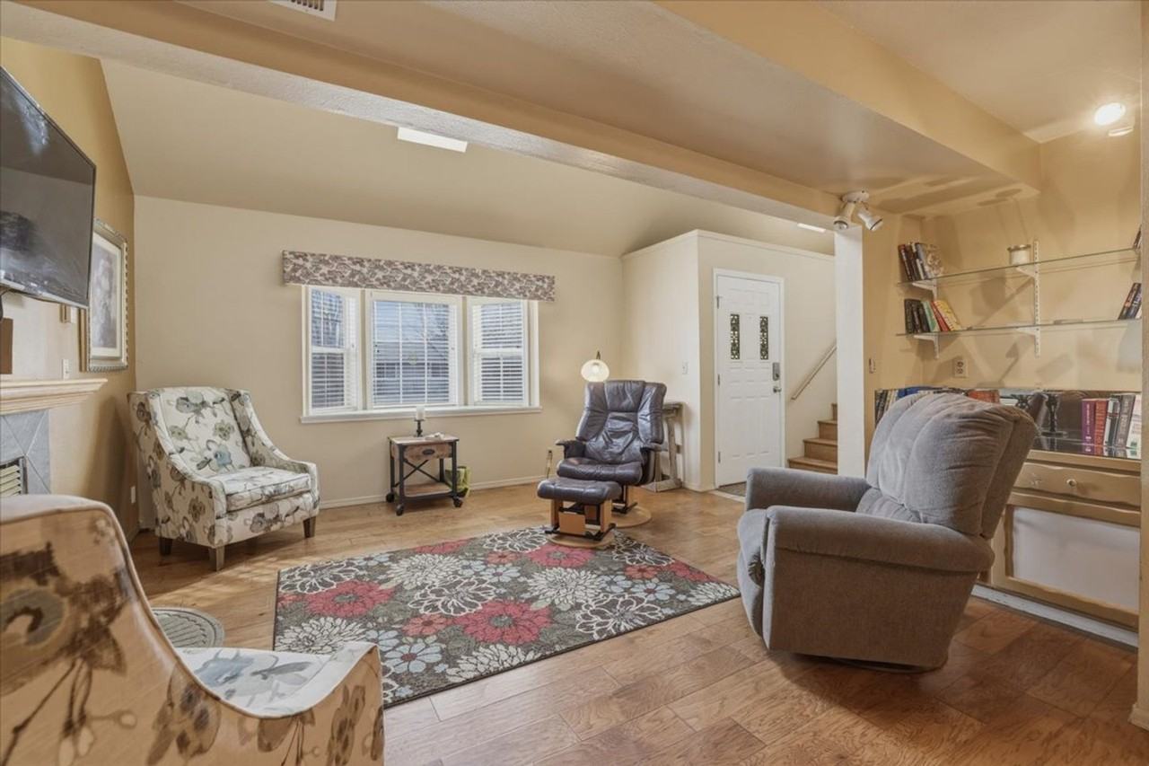 925 S Haskett St #1462221P - Photo 7 of 34