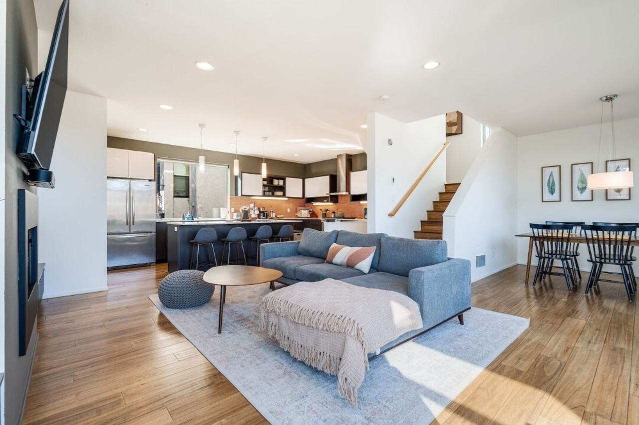 2323 W Crockett St #1471260P - Photo 4 of 40