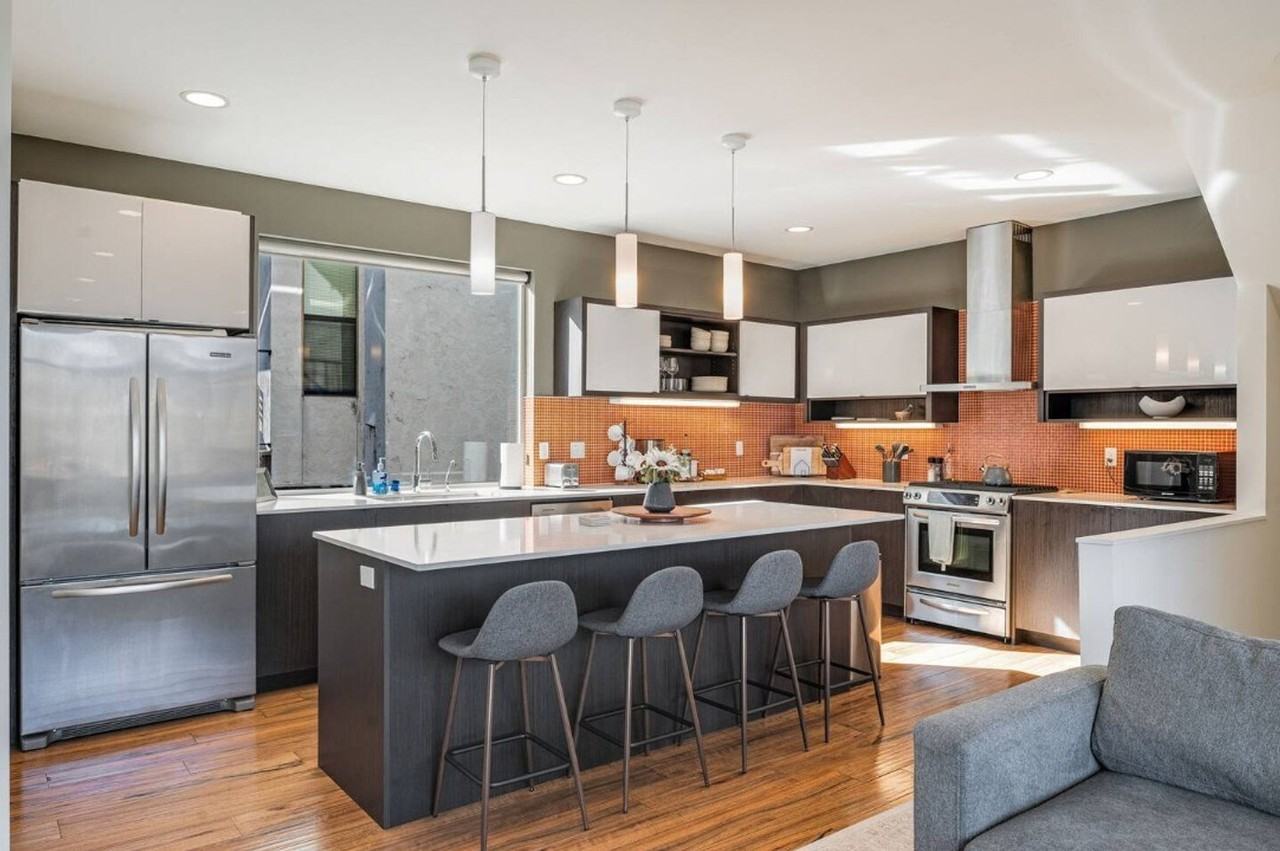 2323 W Crockett St #1471260P - Photo 6 of 40