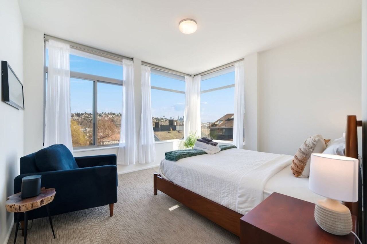 2323 W Crockett St #1471260P - Photo 7 of 40