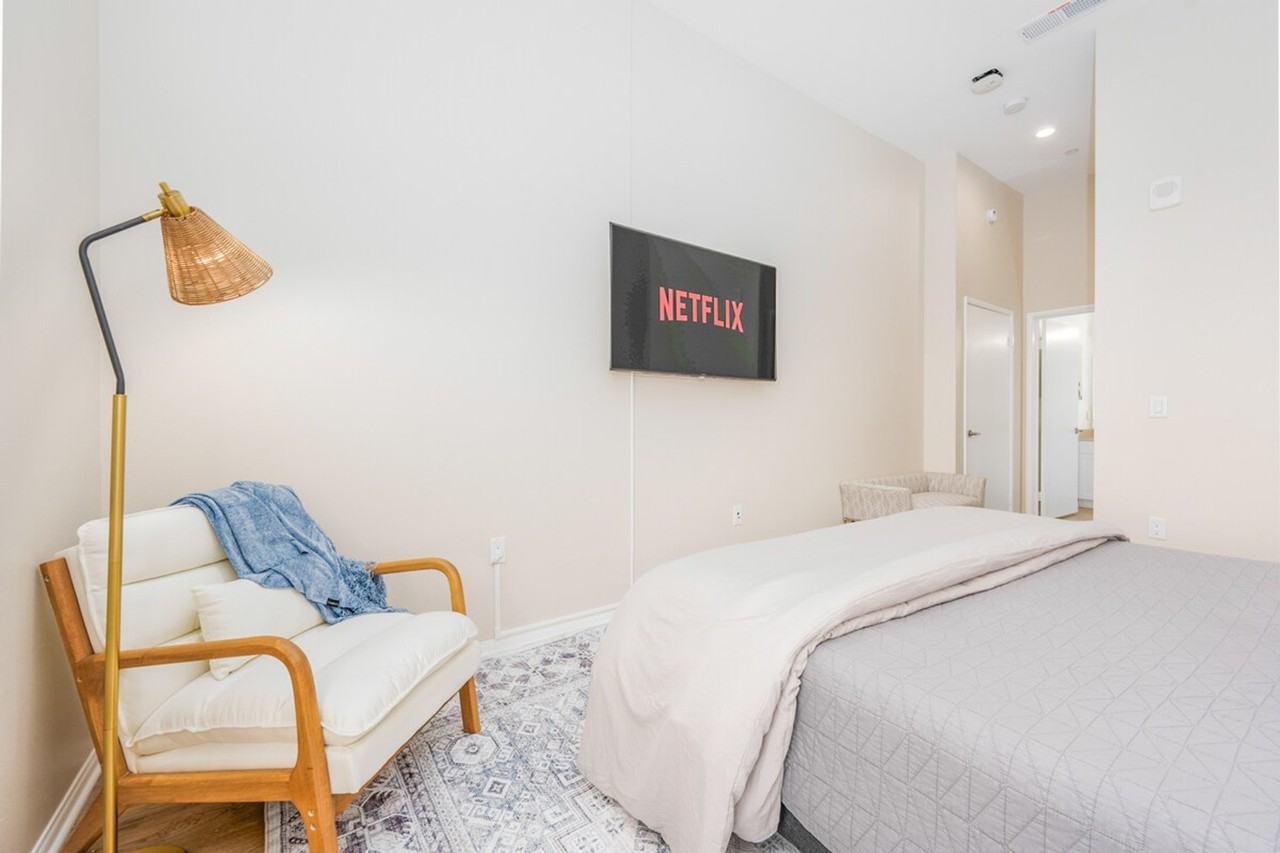 3136 Meade Ave #1471487P - Photo 5 of 24