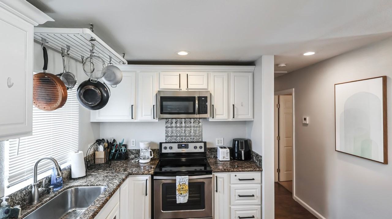660 Sunnyside Ave #1471797P - Photo 7 of 50