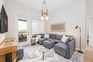 featured image of 4384 Iowa St