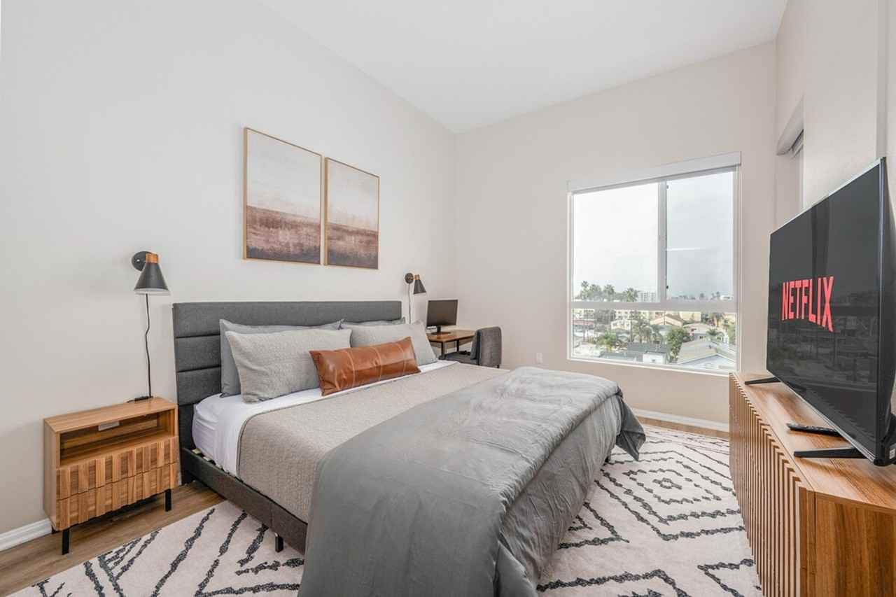 4384 Iowa St #1472544P - Photo 5 of 29