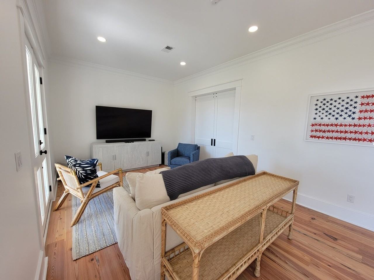 506 N Beach Blvd #1473638P - Photo 3 of 23