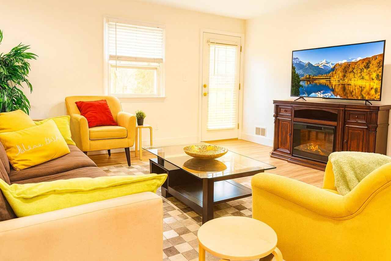 2017 Woodford Rd #1473420P - Photo 4 of 46