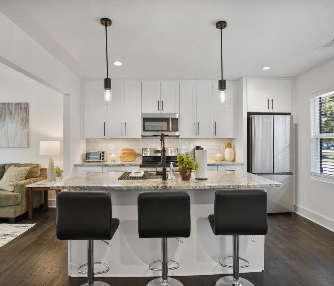 975 Shadowridge Drive Southeast - Photo 3 of 26