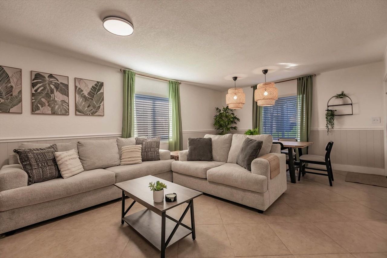 716 Sw 14th Ct #1475646P - Photo 4 of 50