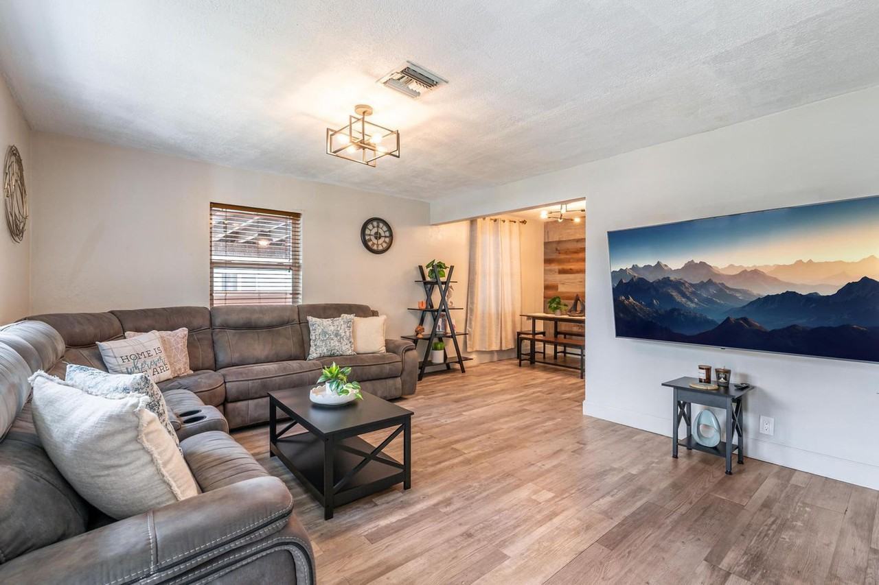 1315 Sw 30th St #1475656P - Photo 3 of 31