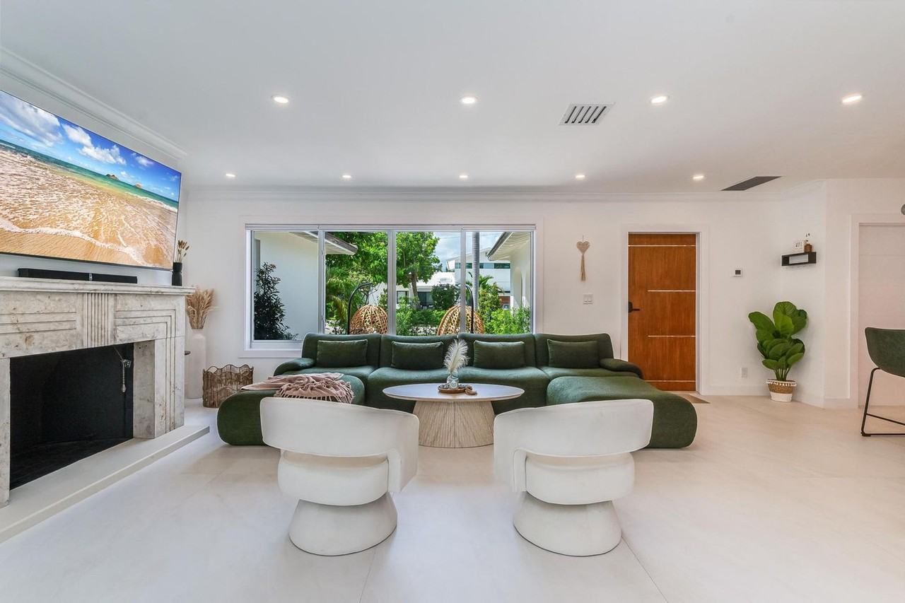 616 Ne 16th Ter #1475652P - Photo 4 of 50