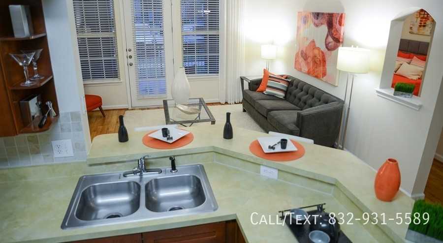 3098 Crossview Dr #ALB - Photo 2 of 17