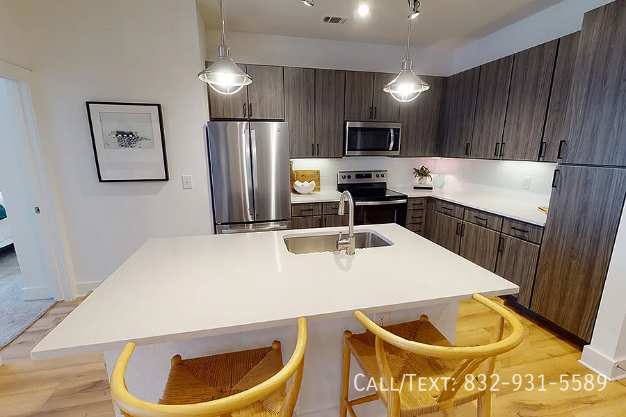 1099 Yale St #21YE - Photo 2 of 11