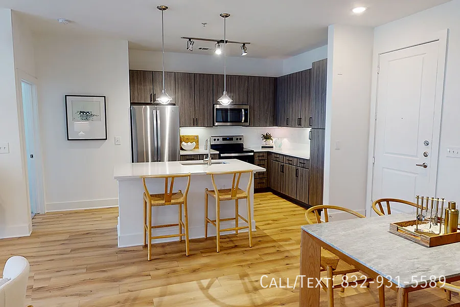 1099 Yale St #21YE - Photo 3 of 11
