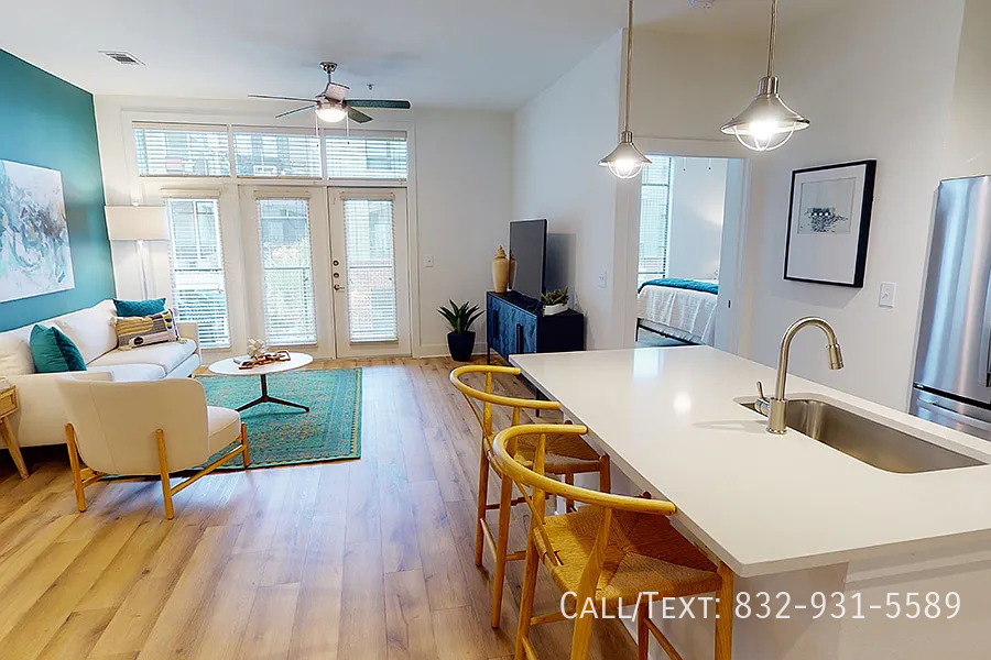 1099 Yale St #21YE - Photo 4 of 11