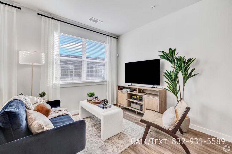 1079 Studemont St #BSO - Photo 2 of 9