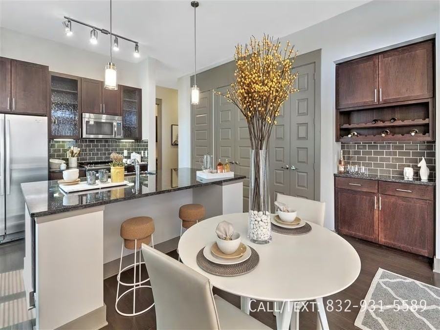 2501 Mckinney St #CRT2 - Photo 2 of 13