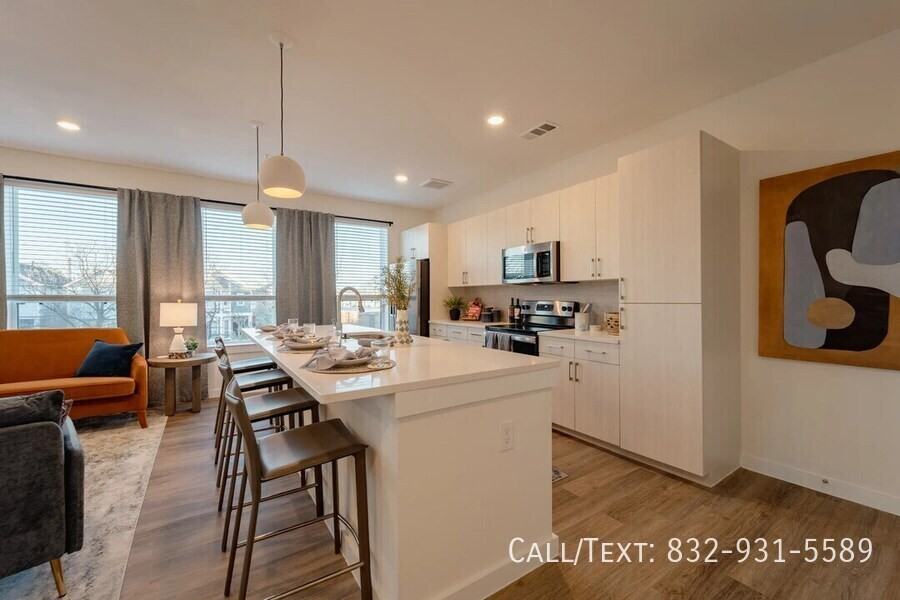 501 W 24th St #COH - Photo 2 of 9