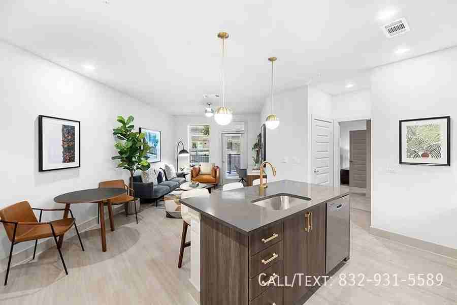 801 Lawrence St #EBD - Photo 2 of 12