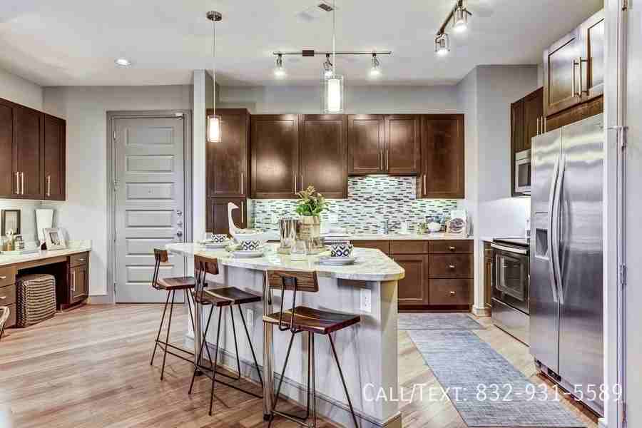 3598 Eastside St #GUK