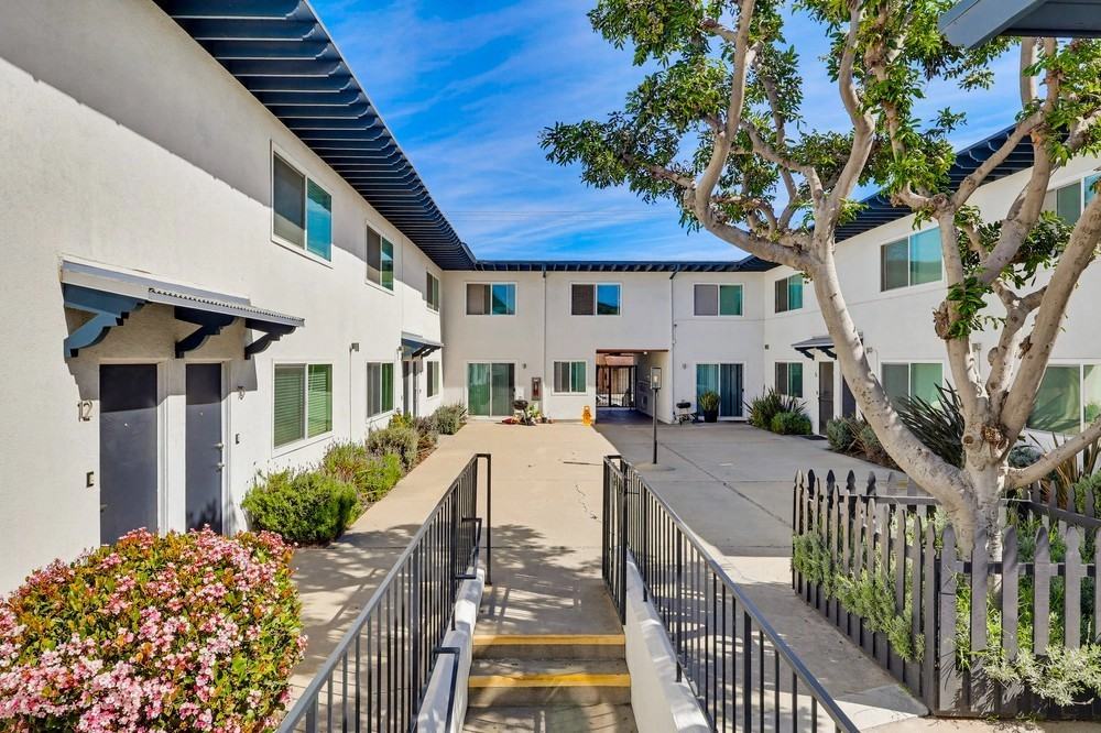 25829 Viana Avenue - Photo 5 of 50