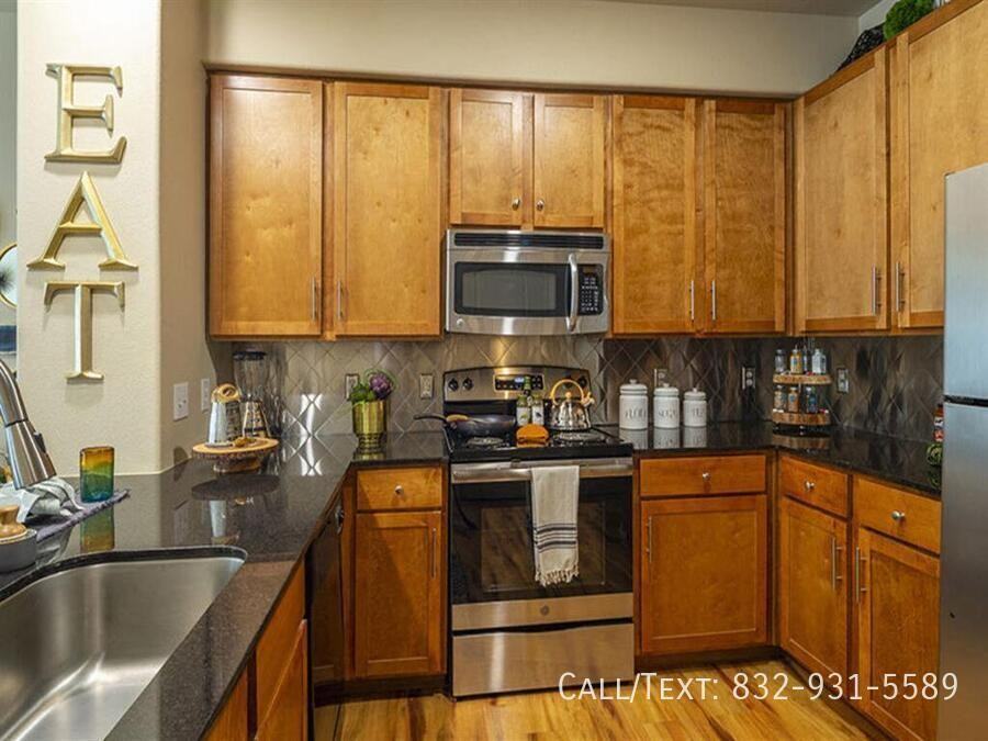 12011 Broadway St - Photo 2 of 10