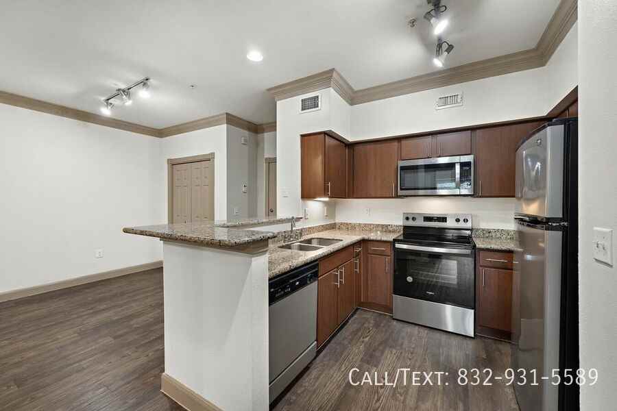 8882 Westheimer Rd - Photo 2 of 13