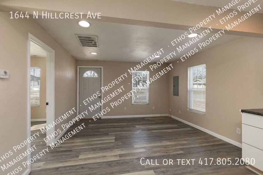 1644 N Hillcrest Ave - Photo 2 of 12