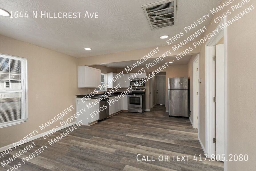 1644 N Hillcrest Ave - Photo 3 of 12