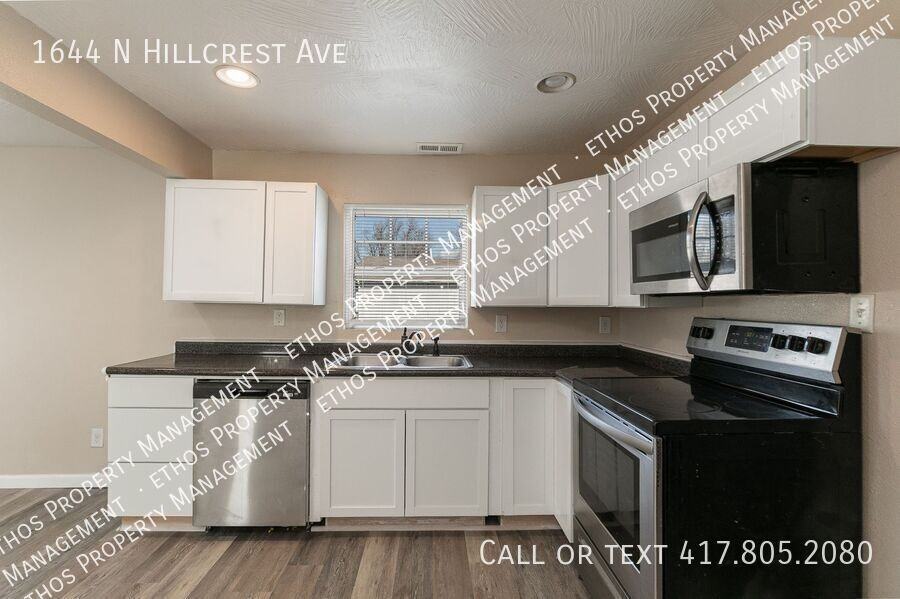 1644 N Hillcrest Ave - Photo 4 of 12